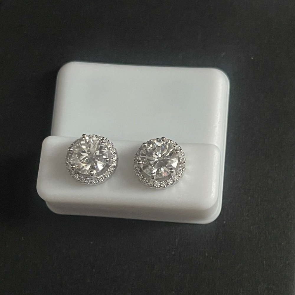 NWT 4.36CTW vvsd moissanite halo cut 925 sterling silver screw backstud earrings